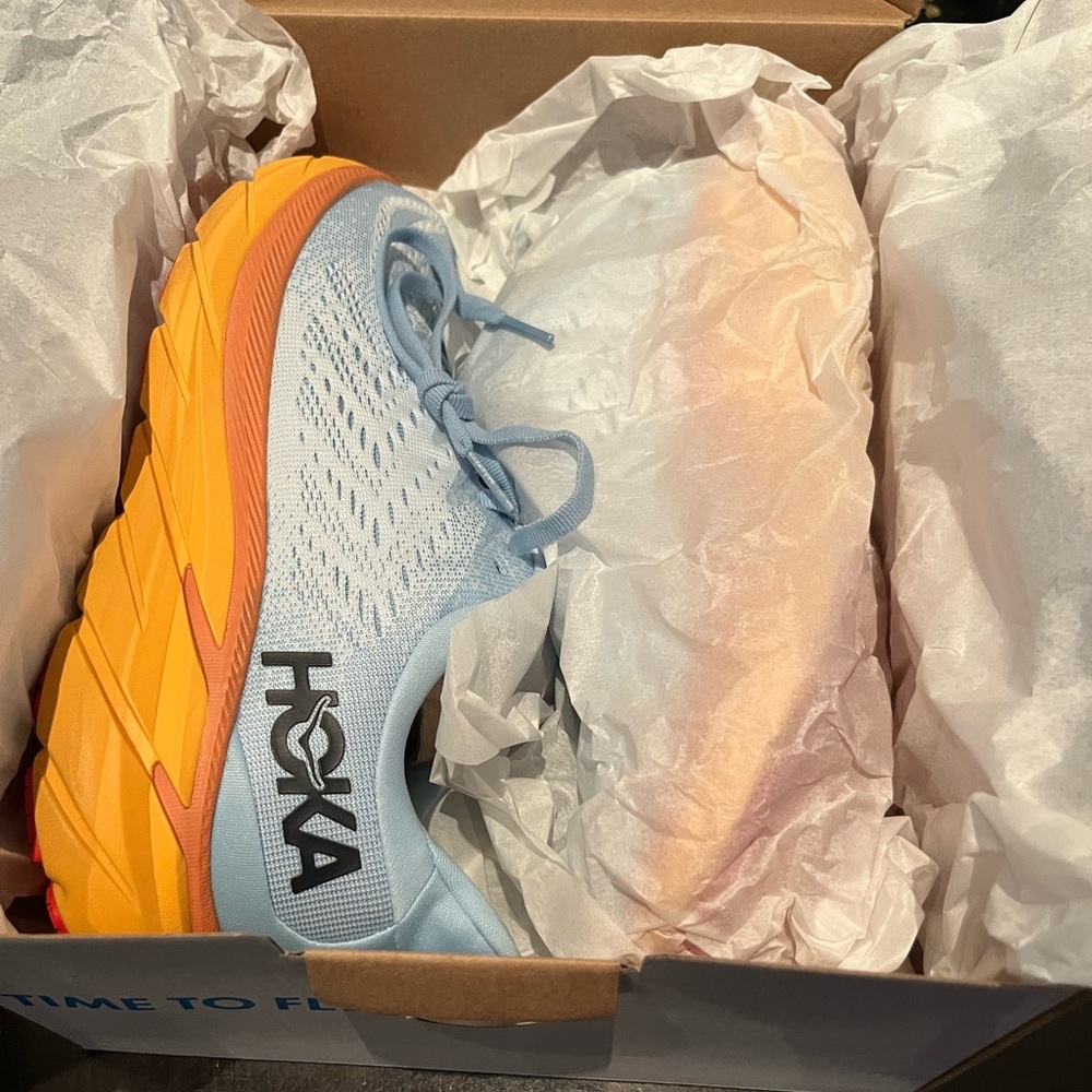 New in box HOKA Clifton 8 in "summer song ice flow"